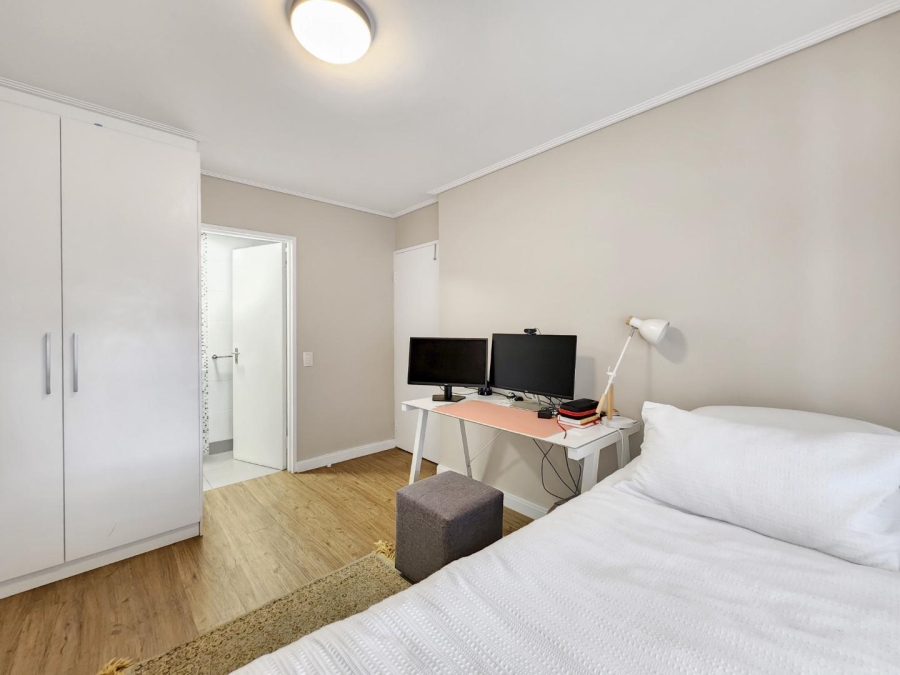 2 Bedroom Property for Sale in Vredehoek Western Cape